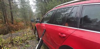 Jeger omkom i jaktulykke rifle mot bil